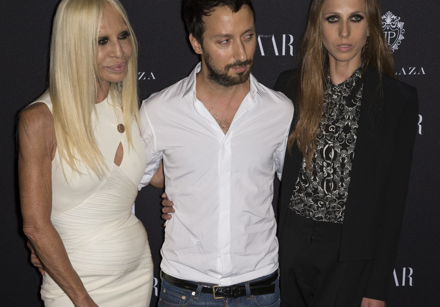 Anthony Vaccarello, numit în funcţia de director artistic al casei de modă Yves Saint Laurent