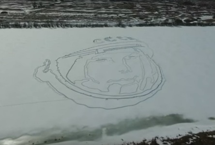 Un portret uriaş al cosmonautului Iuri Gagarin, realizat în zăpadă, în Rusia - VIDEO
