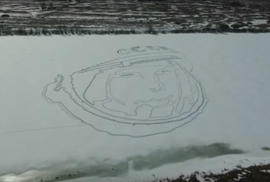 Un portret uriaş al cosmonautului Iuri Gagarin, realizat în zăpadă, în Rusia - VIDEO