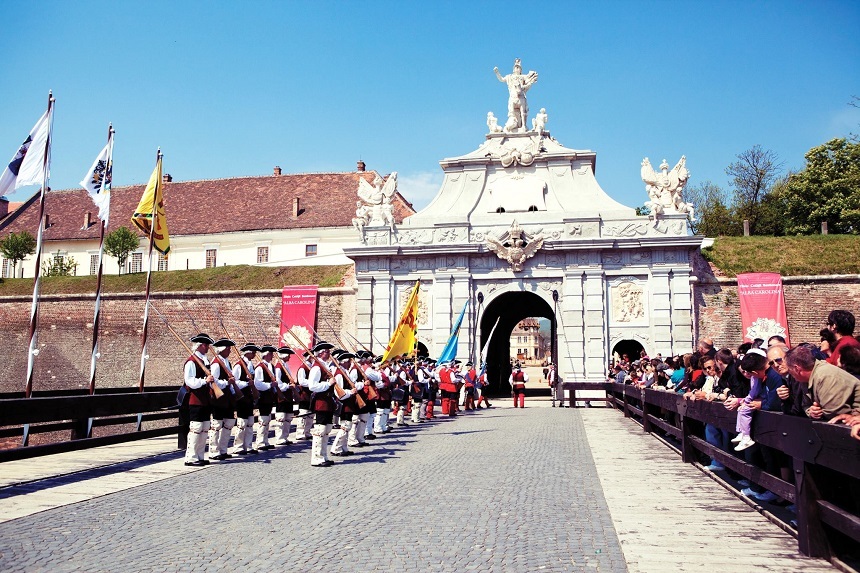 Schimbarea gărzii şi spectacole de reconstituire istorică, din această săptămână, în Cetatea Alba Iulia