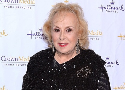 Doris Roberts, una dintre protagonistele serialului ”Dragul de Raymond”, a murit la vârsta de 90 de ani