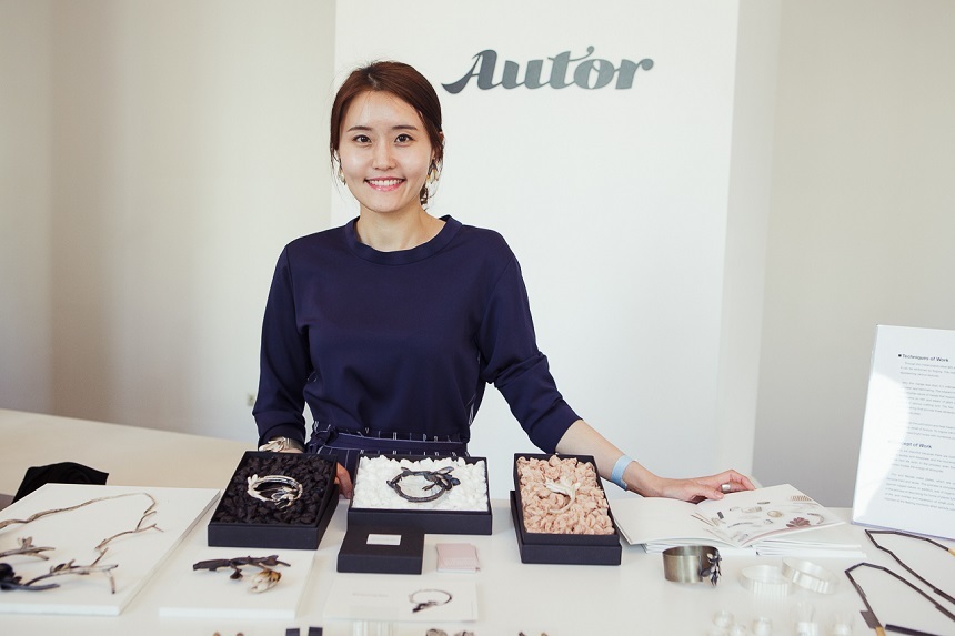 Cinci designeri români şi un sud-coreean, câştigătorii Târgului internaţional de bijuterie contemporană AUTOR 2016