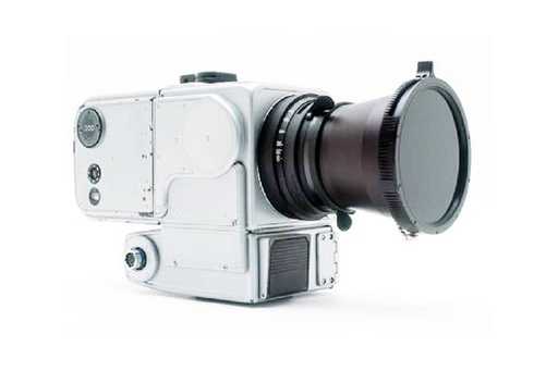 Obiectivul unei camere fotografice, utilizată în misiunea Apollo 15, vândut la licitaţie cu peste 450.000 de dolari