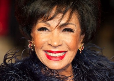 Shirley Bassey şi Gary Barlow vor cânta la cea de-a 90-a aniversare a reginei Elizabeth a II-a