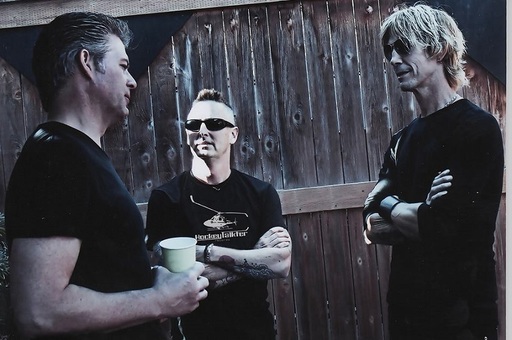 Supergrupul Levee Walkers, format din membri ai Pearl Jam şi Guns N' Roses, are patru noi solişti care vor cânta în spaniolă şi portugheză
