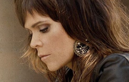 Beth Hart a lansat videoclipul piesei ”Mama, This One's for You”
