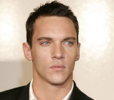 Jonathan Rhys Meyers, starul serialului TV ”Dinastia Tudorilor”, va juca într-un film despre Al Doilea Război Mondial