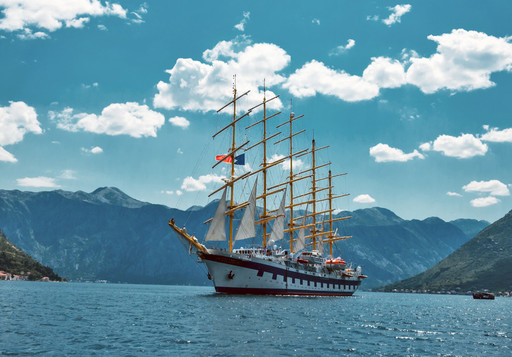 Royal Clipper, una dintre cele mai luxoase nave din lume, soseşte în Portul Constanţa cu 147 de turişti la bord