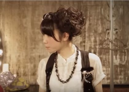 O cântăreaţă pop japoneză, în stare critică, după ce a fost înjunghiată de un admirator
