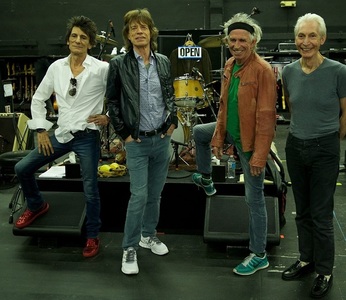 Eric Clapton a înregistrat două piese cu trupa The Rolling Stones