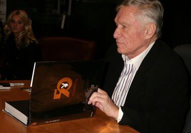 WSJ: Conacul Playboy va fi cumpărat de un vecin al magnatului Hugh Hefner