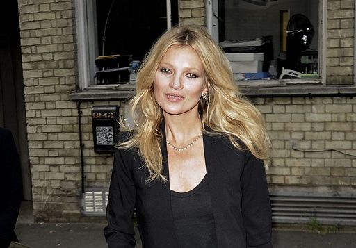 Kate Moss a pozat alături de fiica ei pe coperta revistei Vogue Italia