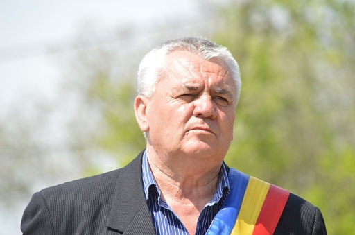 Un primar vasluian va difuza meciul România-Franţa pe un ecran uriaş, în faţa primăriei;  oamenii vor fi lăsaţi să bea bere, dar "fără să se îmbete"