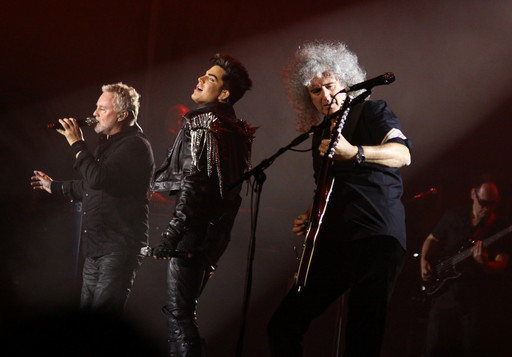 Queen şi Adam Lambert au dedicat o piesă victimelor ucise în atacul armat din Orlando
