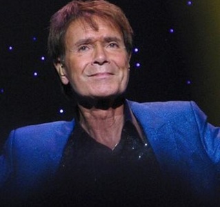 Procuratura britanică: Cântăreţul Cliff Richard nu va fi pus sub acuzare pentru abuzuri sexuale asupra unor minori