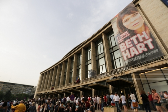 Beth Hart - Două ore de blues şi rock, forţă şi emoţie, la Sala Palatului (FOTO: Adel Al-Haddad)