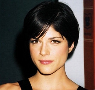 Actriţa Selma Blair a fost spitalizată, în urma unui acces de furie, la bordul unui avion