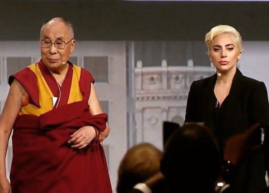 Lady Gaga s-a întâlnit cu Dalai Lama, cu care a discutat despre toleranţă, meditaţie şi bunătatea oamenilor