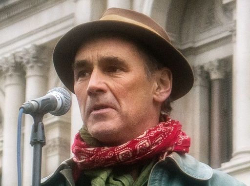 Actorul Mark Rylance, premiat cu Oscar în 2016, este dispus să joace un James Bond de sex feminin