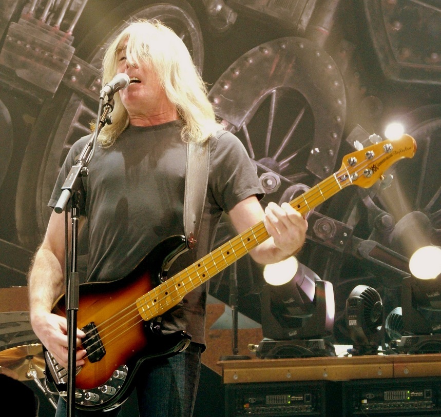 Basistul trupei AC/DC se va retrage din muzică după încheierea turneului mondial ”Rock or Bust” al formaţiei