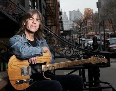 Chitaristul Mike Stern se retrage din turneul european cu Bill Evans Band, din cauza unui accident
