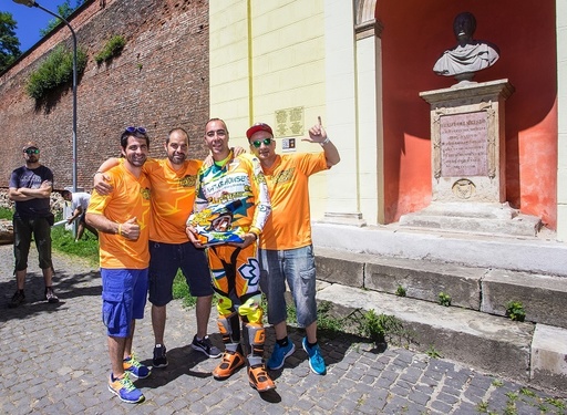 Sibiu: Fiul lui Anthony Quinn, aflat la raliul Red Bull Romaniacs, spune că îi place enorm în România şi că s-a îndrăgostit de "pălincă”