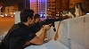 Fotografia unei pisici care ”sfidează” un poliţist înarmat, în timpul loviturii de stat eşuate din Turcia, a devenit virală