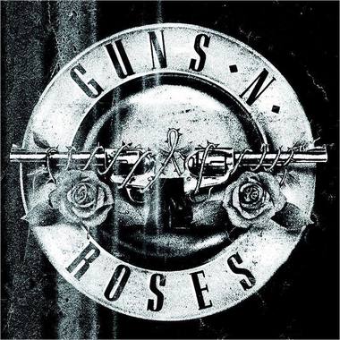 Membrii trupei Guns N' Roses, reţinuţi la graniţa canadiano-americană, pentru posesie de arme de foc