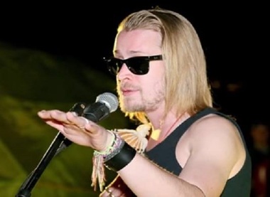 Actorul Macaulay Culkin neagă că ar fi cheltuit 6.000 de dolari pe lună pentru heroină
