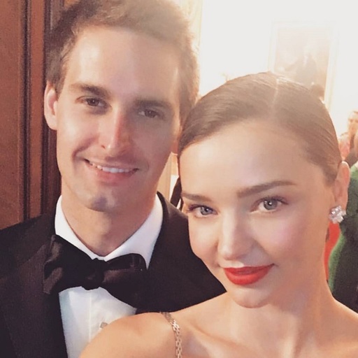 Top-modelul Miranda Kerr s-a logodit cu fondatorul aplicaţiei Snapchat