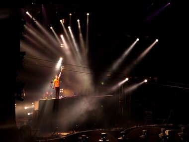 Peste 75.000 de persoane, la concertele din cea de-a doua zi a Festivalului Untold; DJ-ul Hardwell a urcat pe scenă purtând tricoul naţionalei României - VIDEO