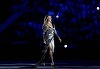 Gisele Bündchen a defilat la ceremonia de deschidere de la Rio într-o rochie creată de designerul jeanşilor anticelulită