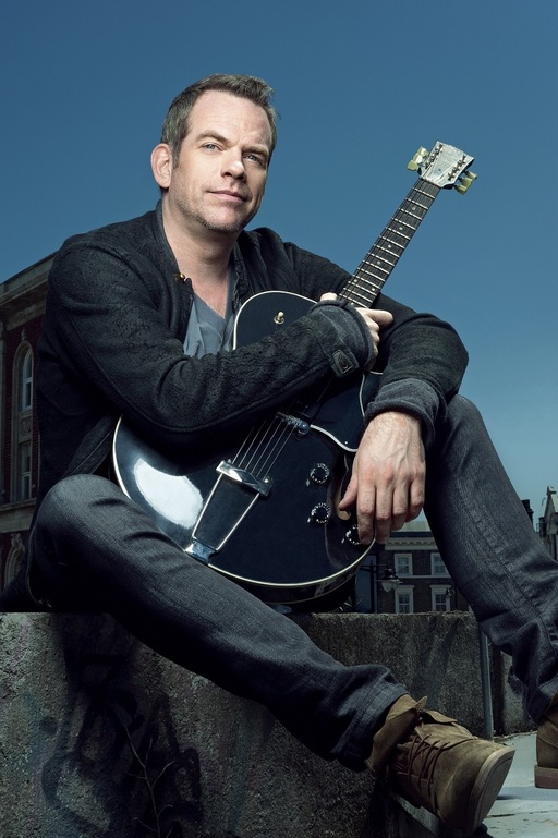 Garou revine în Bucureşti cu un nou concert, intitulat ”Fly Me to the Moon”, pe 31 octombrie