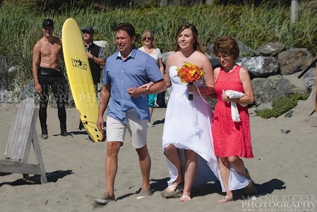 Prim-ministrul canadian Justin Trudeau, vedeta unei fotografii de nuntă, pe o plajă din Canada