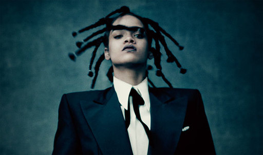 Rihanna vine la Bucureşti alături de 11 dansatori şi de bucătarul personal; Cântăreaţa vrea trandafiri proaspăt tăiaţi, fără miros