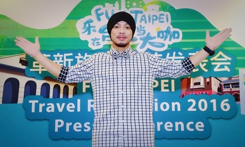Namewee, un cunoscut şi controversat cântăreţ din Malaysia, arestat pentru ”insulte aduse islamului”