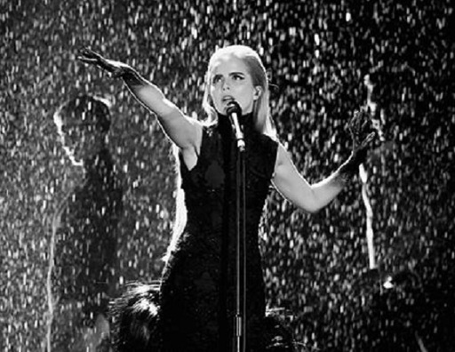 Cântăreaţa britanică Paloma Faith a anunţat că este însărcinată şi îşi va întrerupe temporar cariera