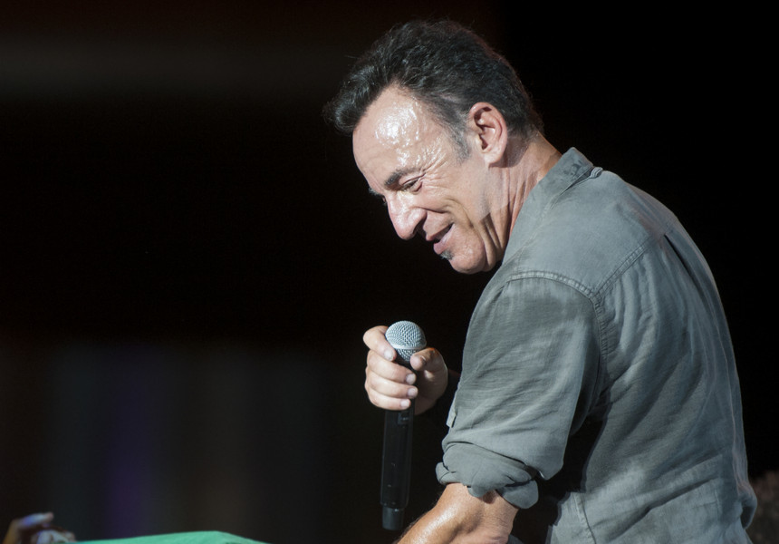 Bruce Springsteen şi-a doborât propriul record pentru cel mai lung concert în Statele Unite ale Americii, în două spectacole consecutive