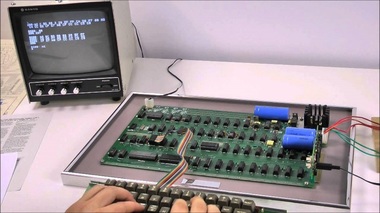 Prototipul primului computer Apple, vândut la licitaţie cu 815.000 de dolari