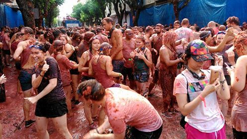 La Tomatina, celebra bătaie cu roşii din Spania, a avut loc miercuri; Tradiţionala sărbătoare, pe cale să devină o afacere controversată