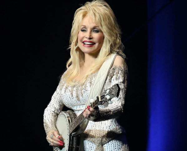 Dolly Parton: Am scris probabil 5.000 de cântece în cariera mea
