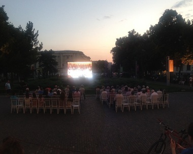 Recomandări pentru weekend în Capitală: Noaptea Albă a Filmului Românesc, Zilele Bucureştiului şi concursul ”George Enescu” la Ateneul Român