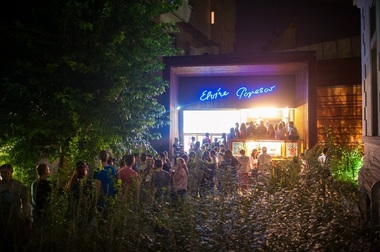 REPORTAJ - Noaptea Albă a Filmului Românesc: Curiozitate, pasiune şi un mic scandal la proiecţia filmului ”Sieranevada”