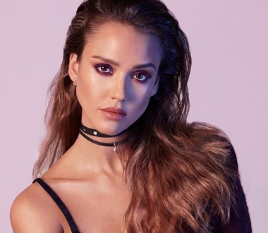 Jessica Alba negociază pentru a-şi vinde brandul de lifestyle, The Honest Company, estimat la 1 miliard de dolari