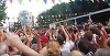 Studenţi costumaţi în ”domniţe” şi ”boieri” din perioada interbelică au participat alături de familii de bucureşteni la ”Bătaia cu flori”, duminică, în Parcul Herăstrău - VIDEO