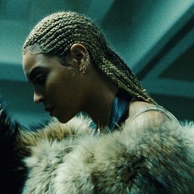Fanii cântăreţei Beyonce, furioşi pe reţelele de socializare, după ce artista a fost învinsă la premiile Primetime Emmy 2016
