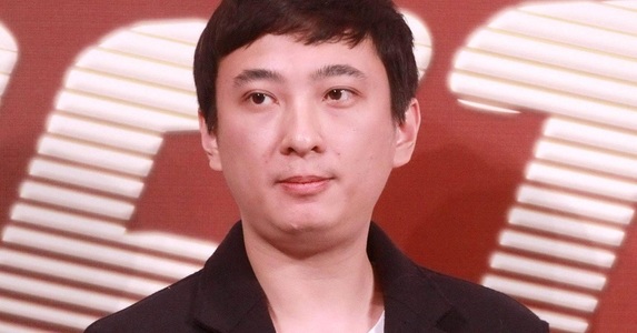 Fiul unui miliardar chinez i-a cumpărat căţeluşei sale opt telefoane iPhone 7s
