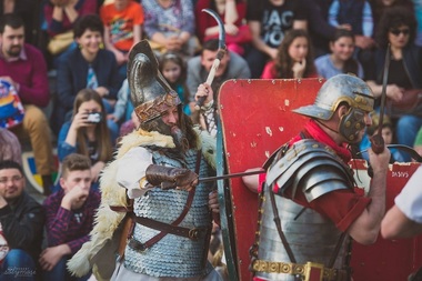 Luptă între daci şi romani, reconstituită la Festivalul Dacic de la Râşnov