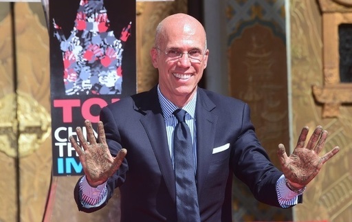 Jeffrey Katzenberg, cofondator al companiei DreamWorks, şi-a lăsat amprentele în cimentul de la Hollywood