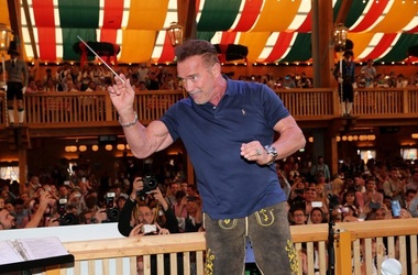 Kevin Spacey, Arnold Schwarzenegger, Justin Bieber şi Richard Branson, printre vedetele care au băut bere la Oktoberfest 2016 FOTO